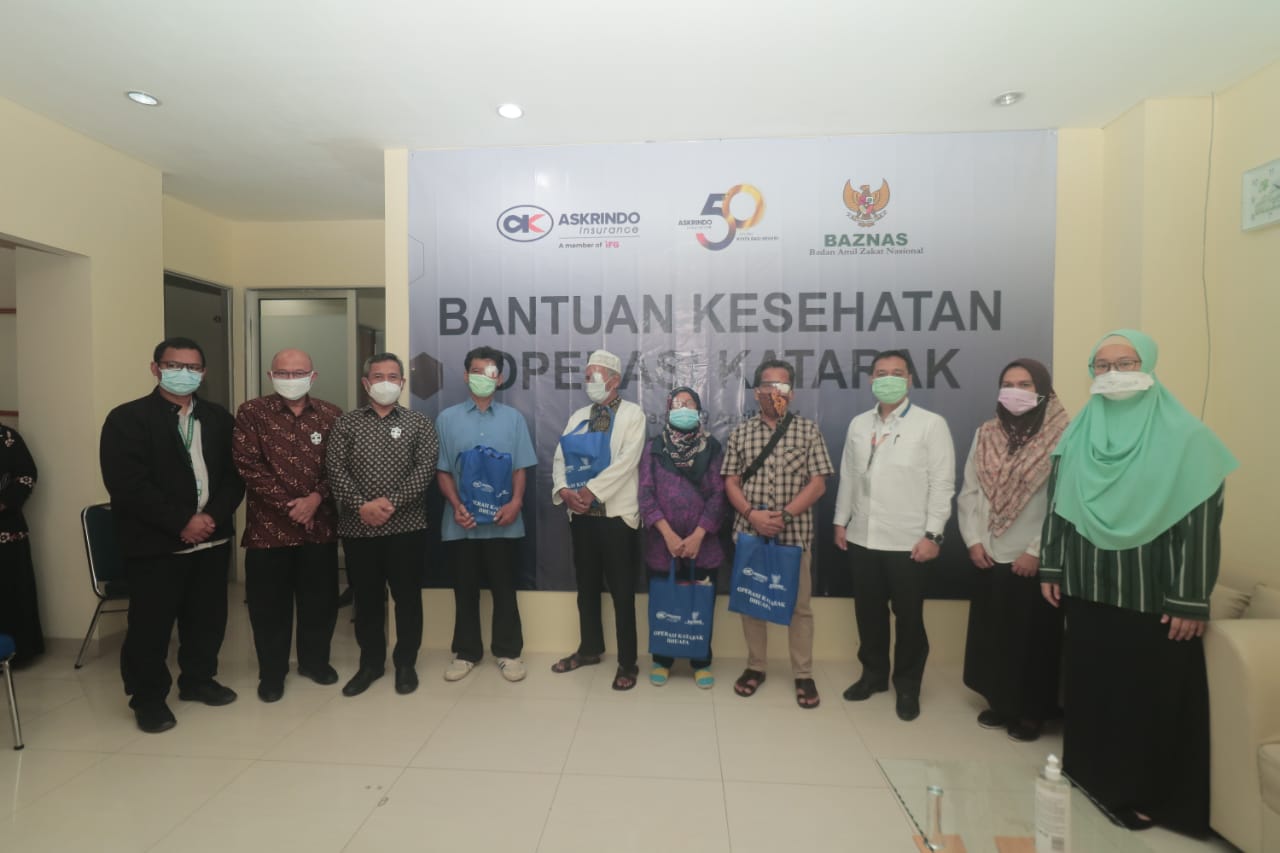 PT Askrindo bekerja sama dengan Baznas embantu 200 warga tidak mampu di Jabodetabek untuk menjalani operasi katarak gratis.