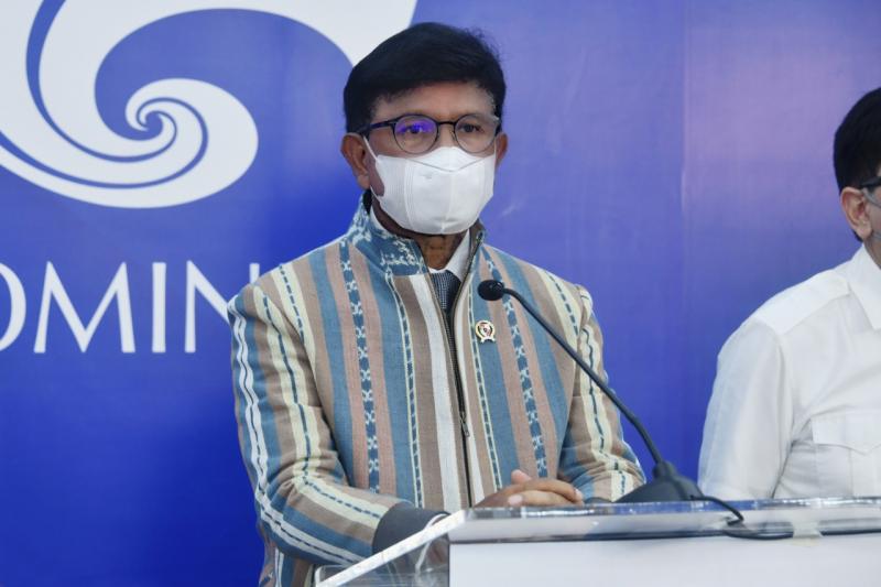 Menkominfo Johhny G Plate mengumumkan hasil seleksi penyelenggara multipleksing di 22 wilayah pada Senin (26/4). 