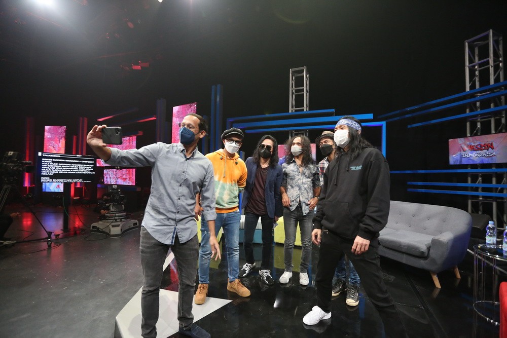 Slank berfoto bersama Menteri Pendidikan dan Kebudayaan Nadiem Makarim