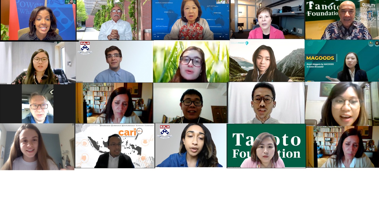 Para peserta  Kompetisi Ideas for Action Incubator saat webinar virtual 