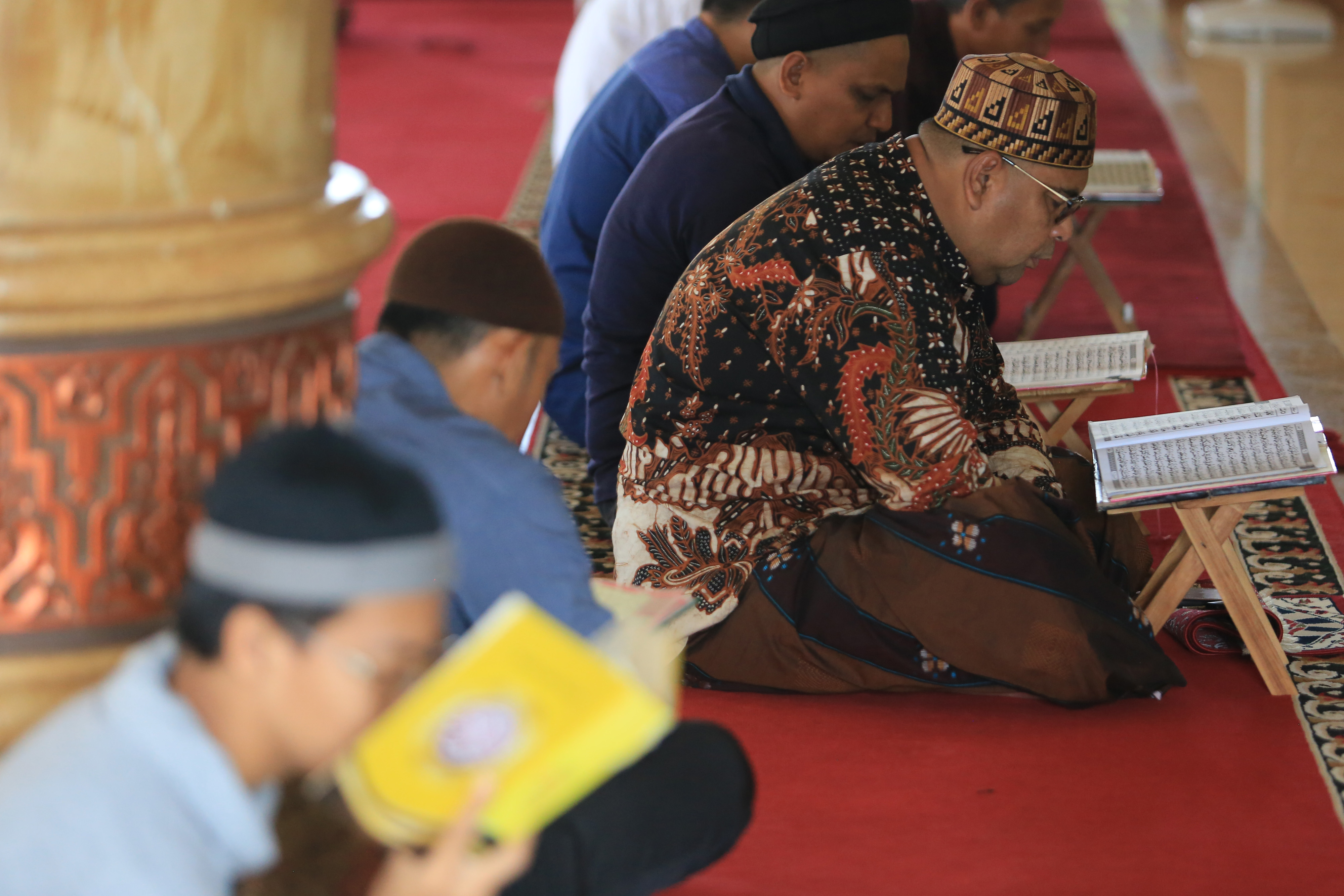 TADARUS ALQURAN DI BULAN RAMADHAN: Sejumlah umat muslim bertadarus pada hari pertama bulan suci Ramadhan 1442 Hijriah 