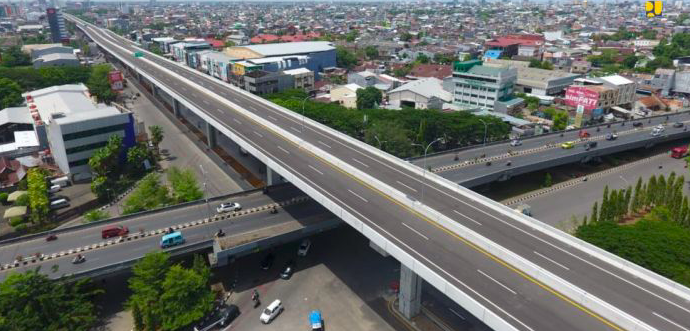 Jalan Tol Layang Andi Pangeran (AP) Pettarani Kota Makassar, Sulawesi Selatan.