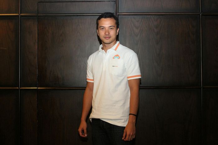 Nicholas Saputra Mengukur Risiko saat Bermedia Sosial