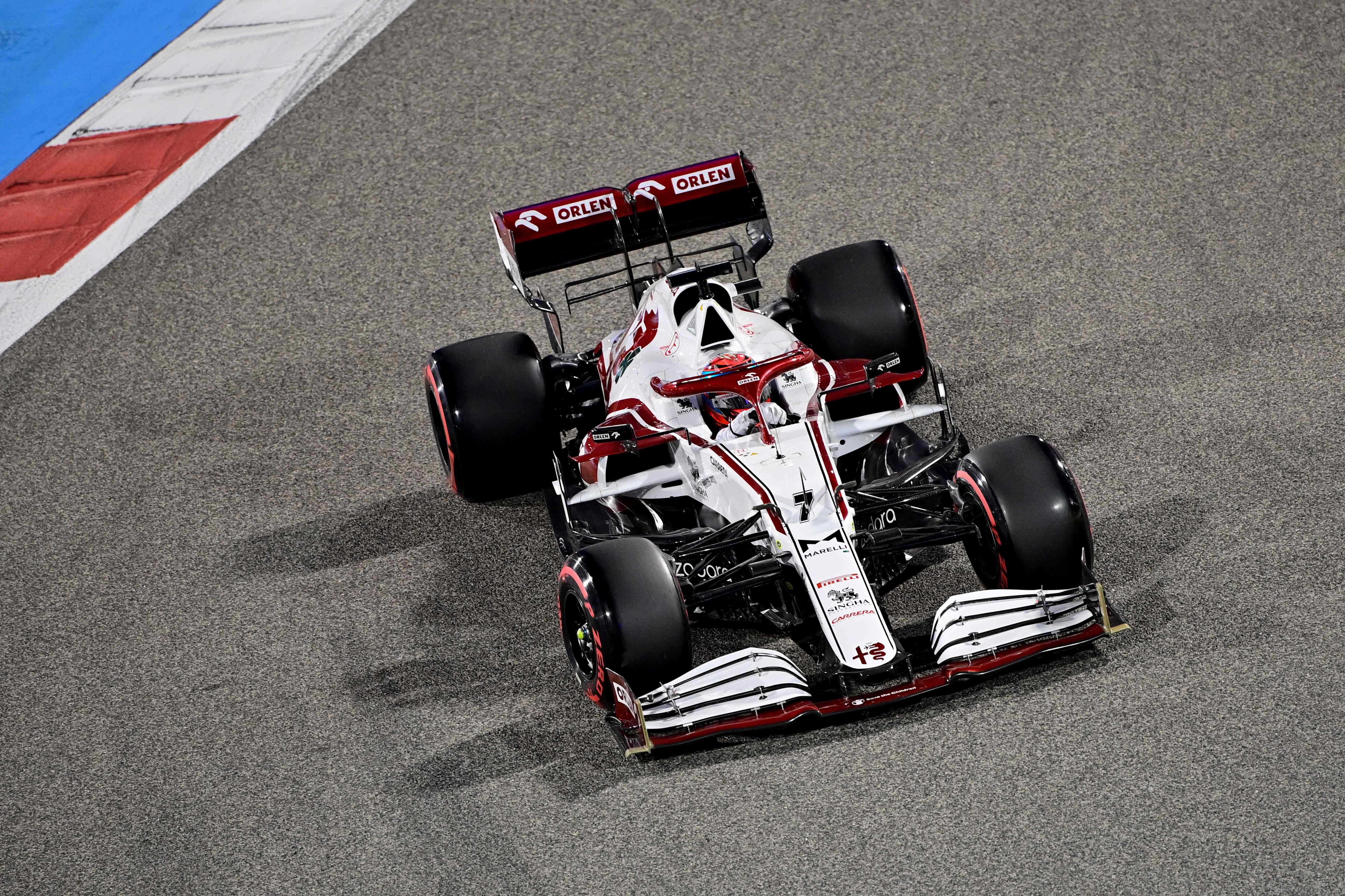 Pembalap Alfa Romeo Kimi Raikkonen