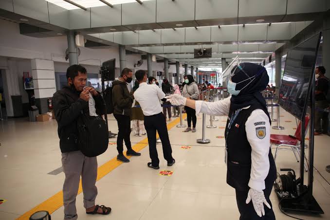 Pemeriksaan GeNose di stasiun