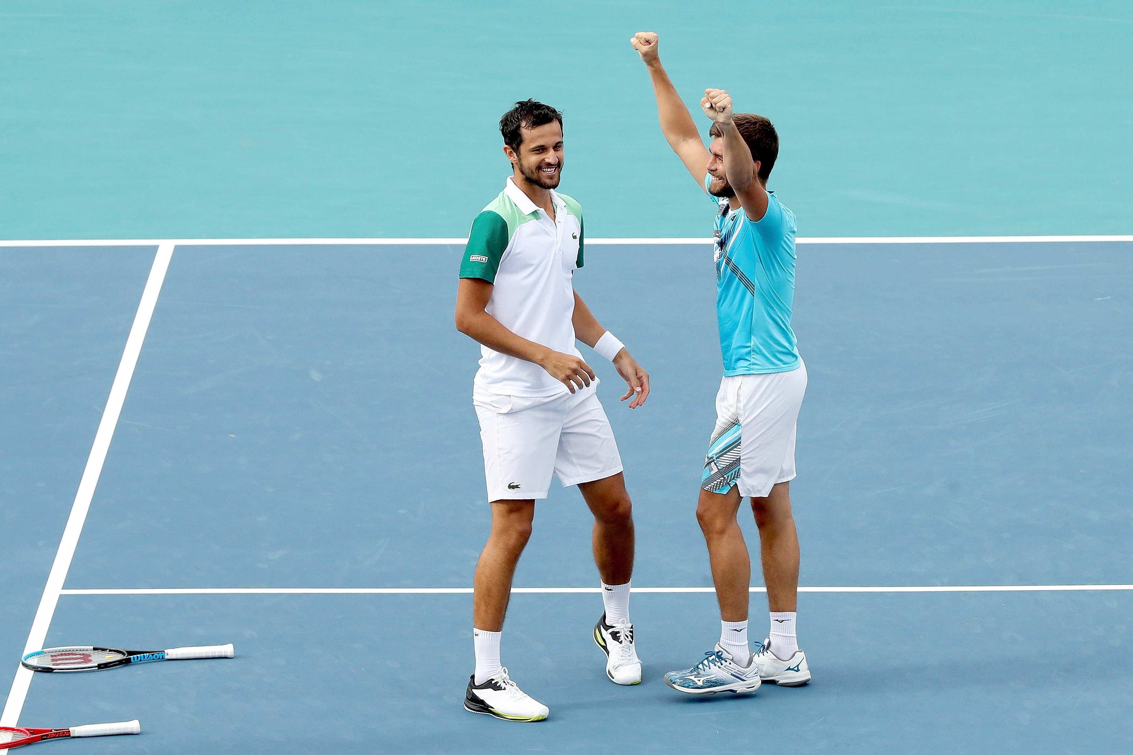 Ganda Putra Kroasia Nikola Mektic dan Mate Pavic merayakan kemenangan memenangi Miami Terbuka, Minggu (4/4/2021).