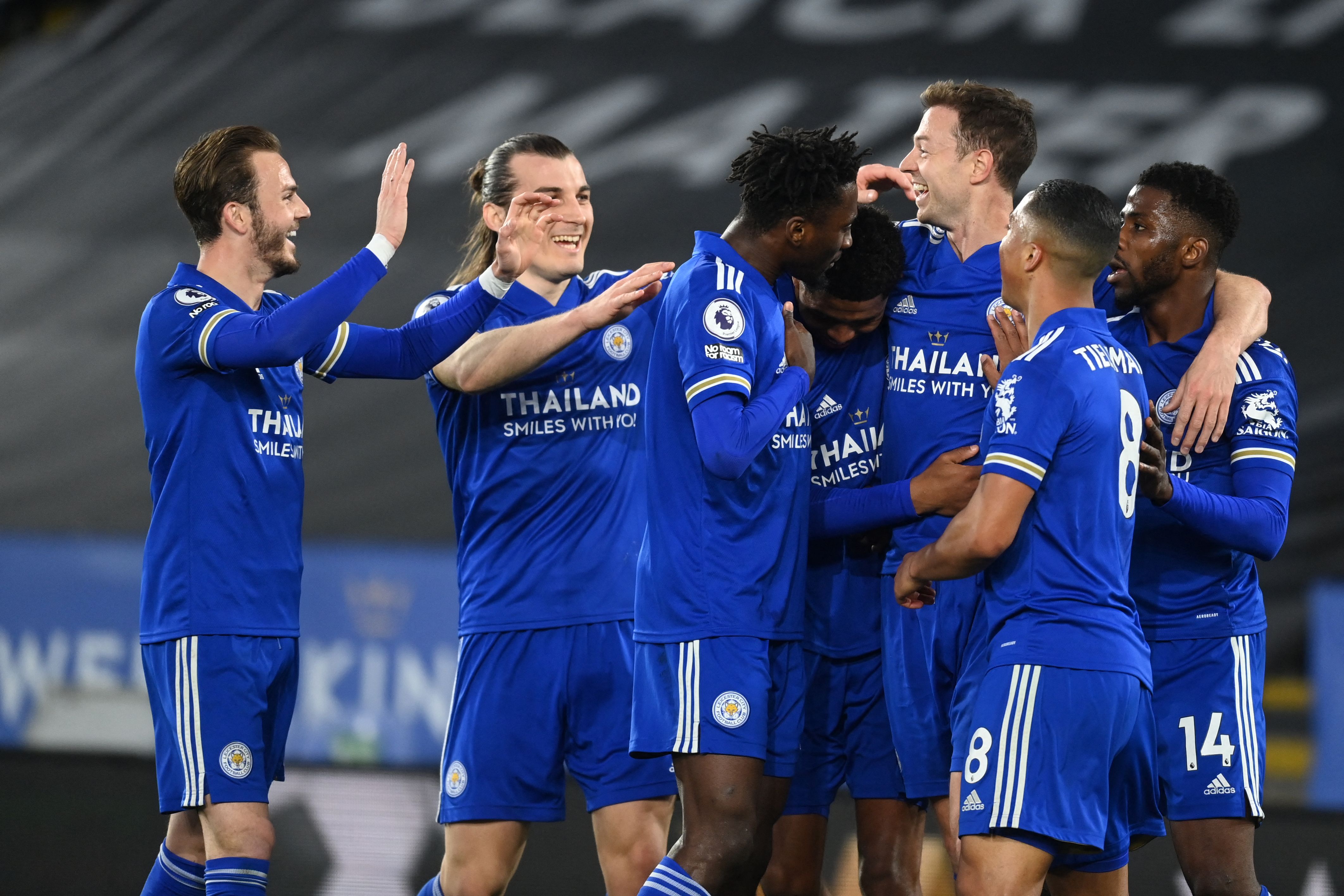 Para pemain Leicester City melakukan selebrasi usai mencetak fol ke gawang West Bromwich Albion di laga Liga Primer Inggris.