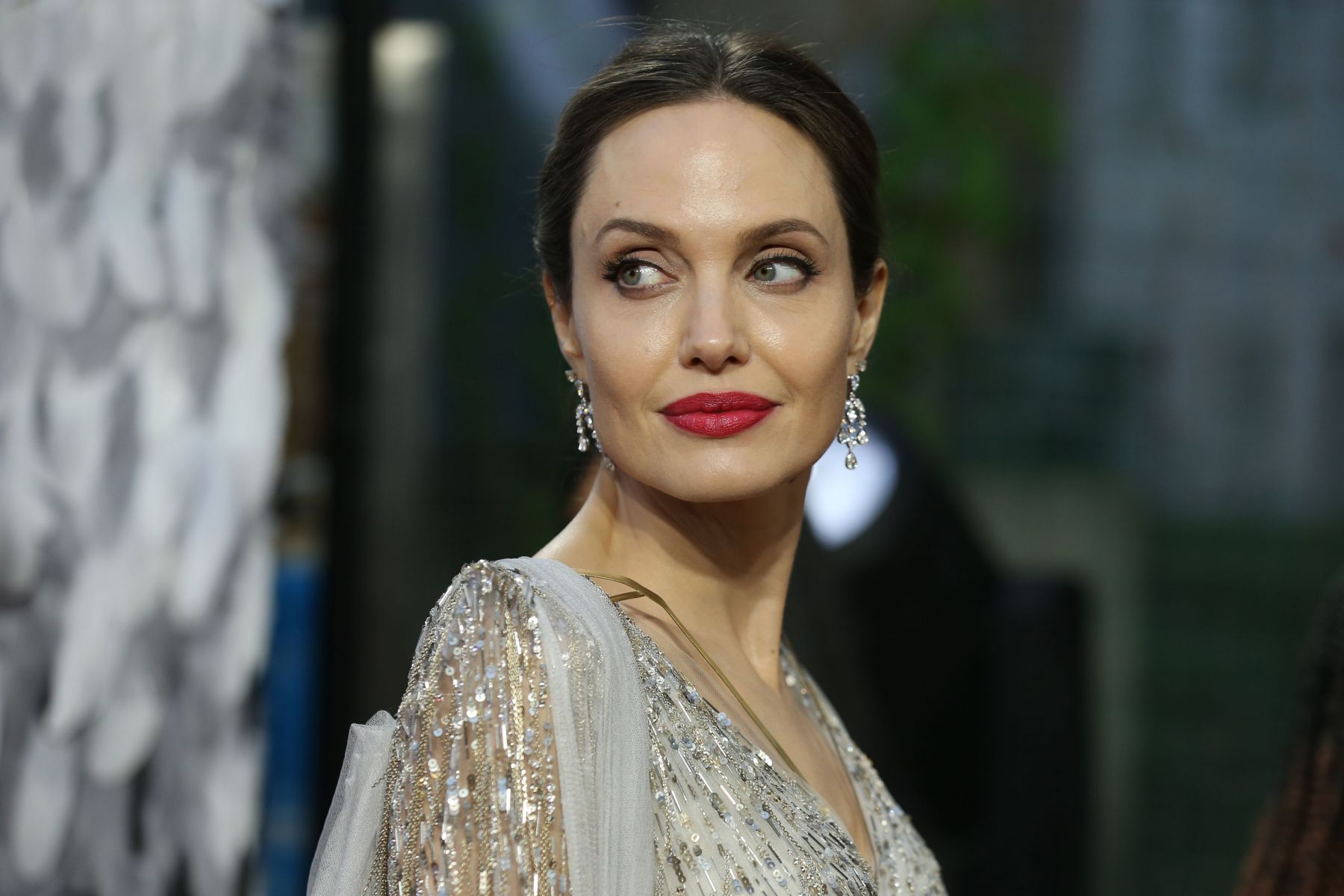 Angelina Jolie Curhat Karier Penyutradaraan Terhambat
