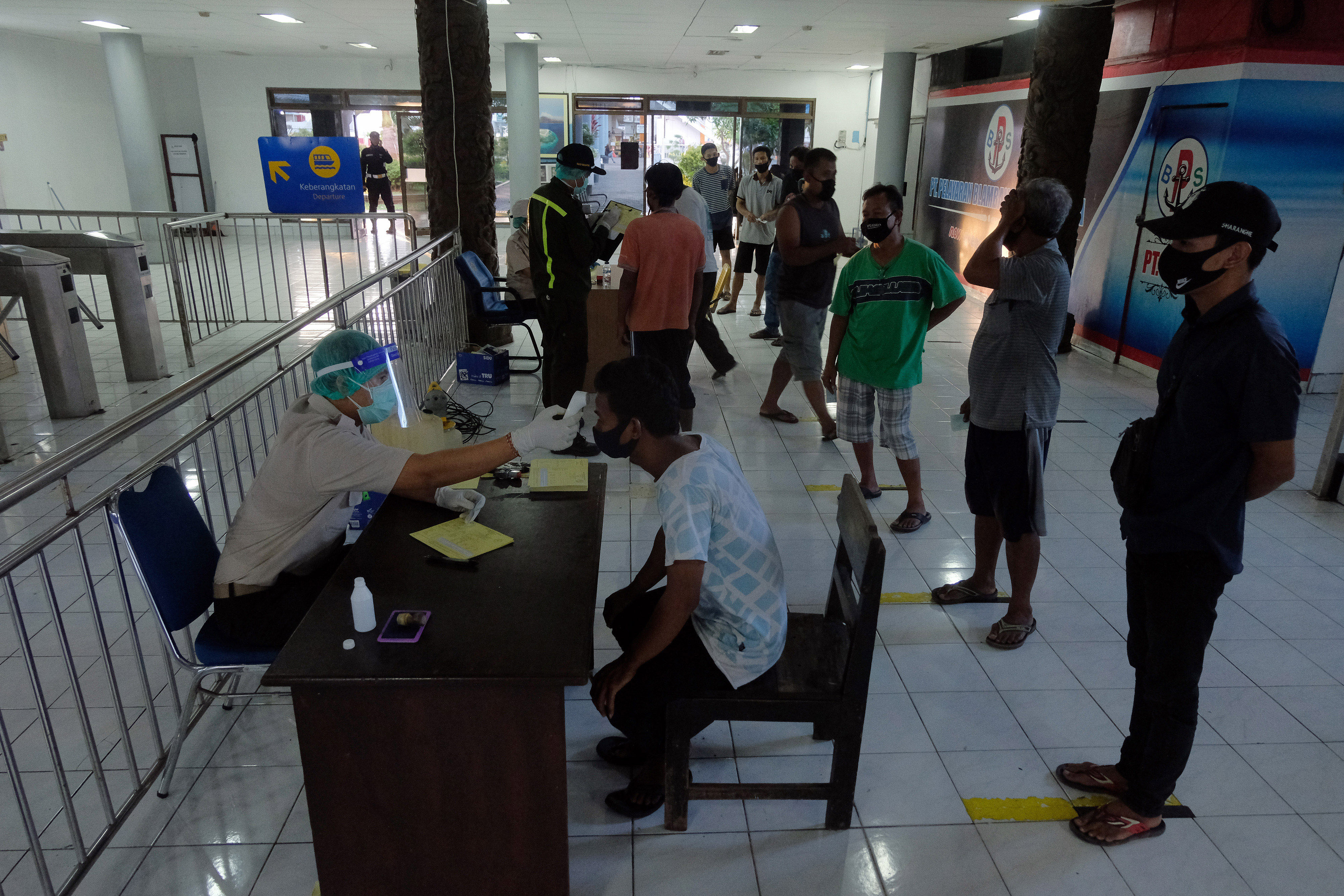 Antisipasi Pemudik, Petugas Berjaga di Pelabuhan Gilimanuk