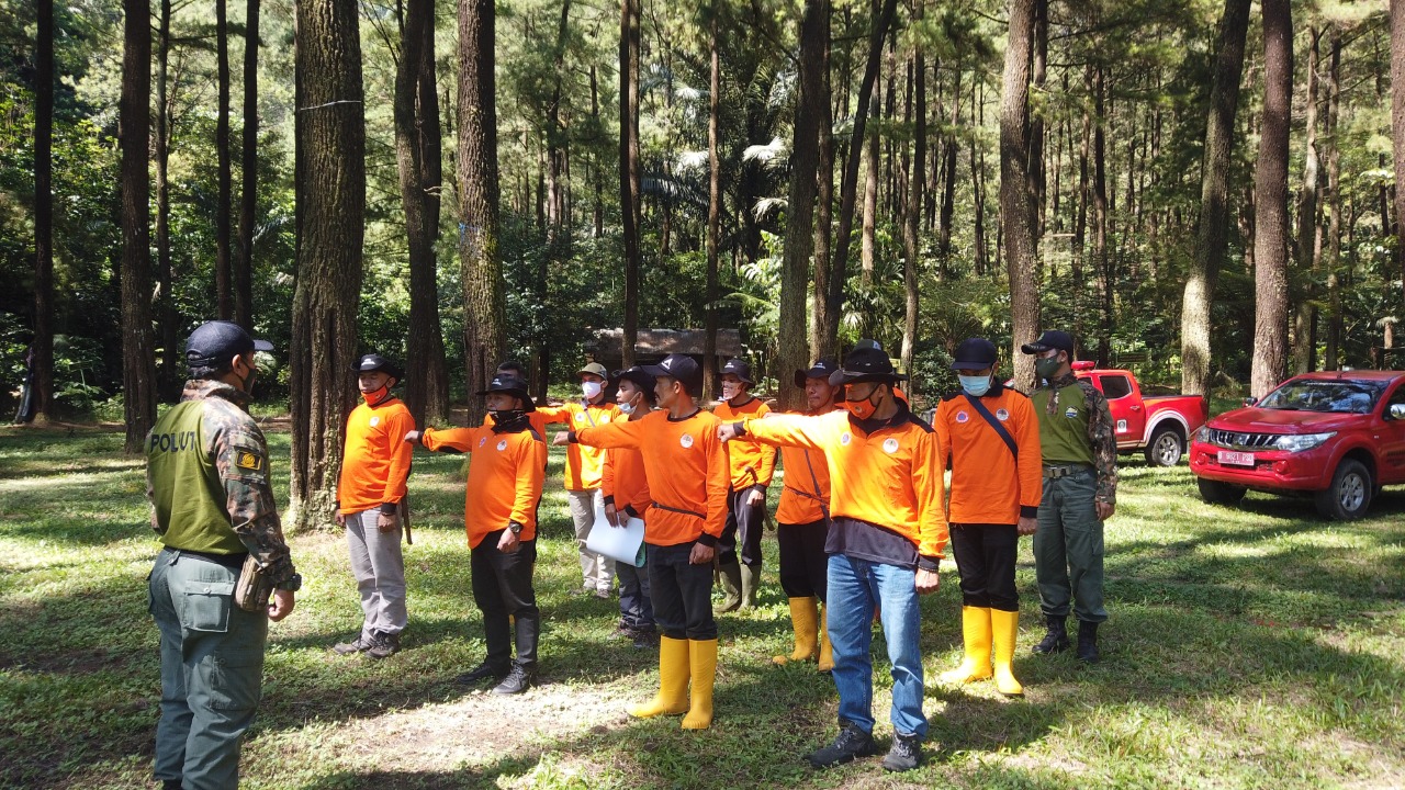 Kegiatan pelatihan budidaya lebah madu dan pembuatan persemaian bibit di Desa Bantaragung pada 21-23 April 2021. 