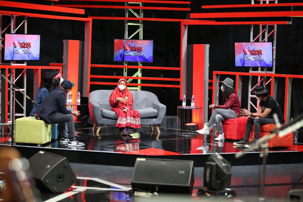 Slank dan pengemudi ojol perempuan Heni Fitrianti