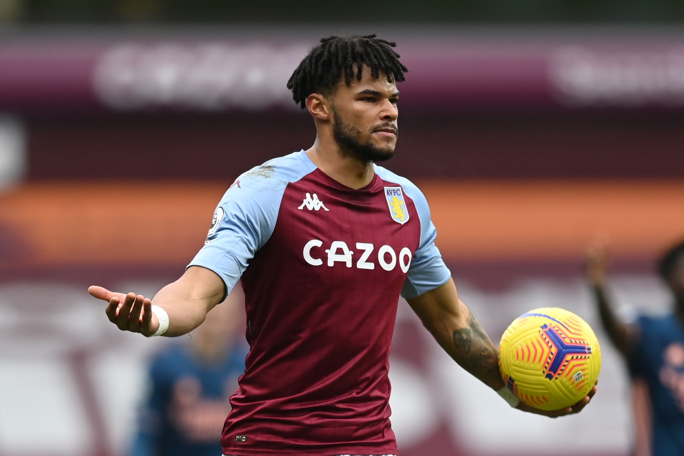 Pemain belakang Aston Villa Tyrone Mings