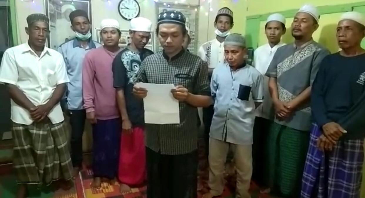 Warga Desa Tambak Baru, Kecamatan Martapura Kota, Kabupaten Banjar, Kalimantan Selatan gelar doa tolak bala terkait kasus kriminalisasi.