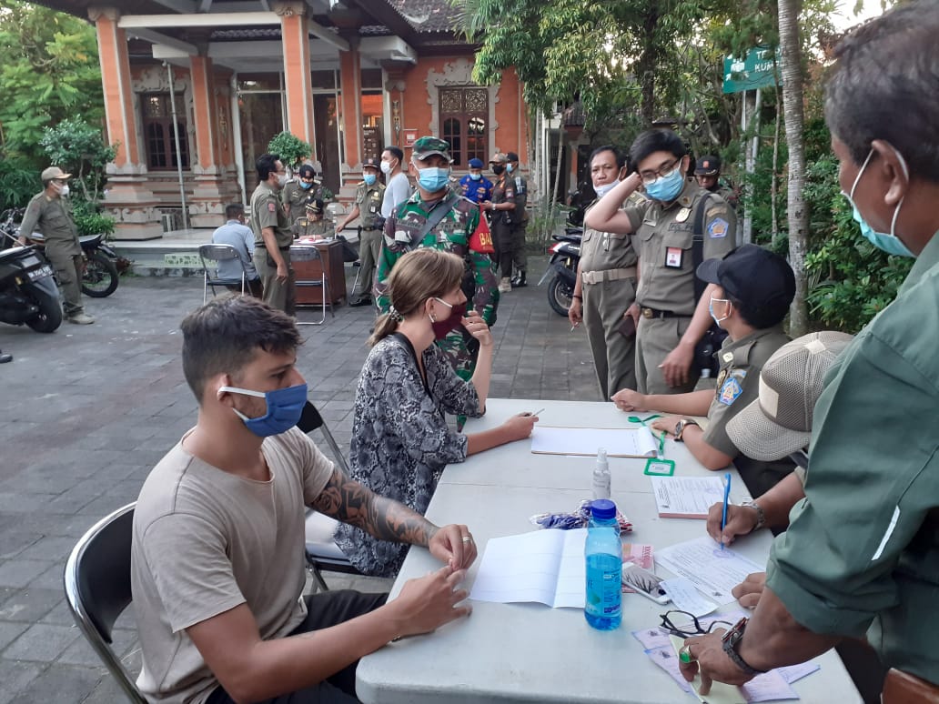 Satpol PP Bali Tangkap Puluhan WNA Saat Sidak Kawasan Wisata