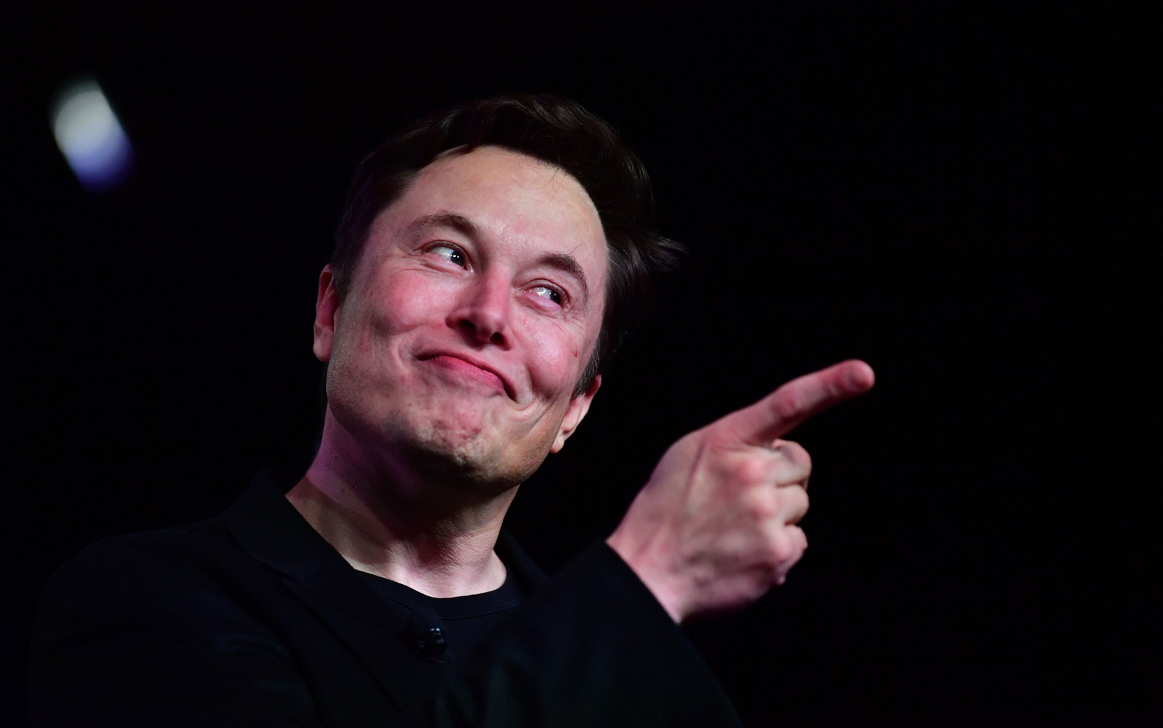 CEO Tesla Elon Musk saat menjadi pembicara.