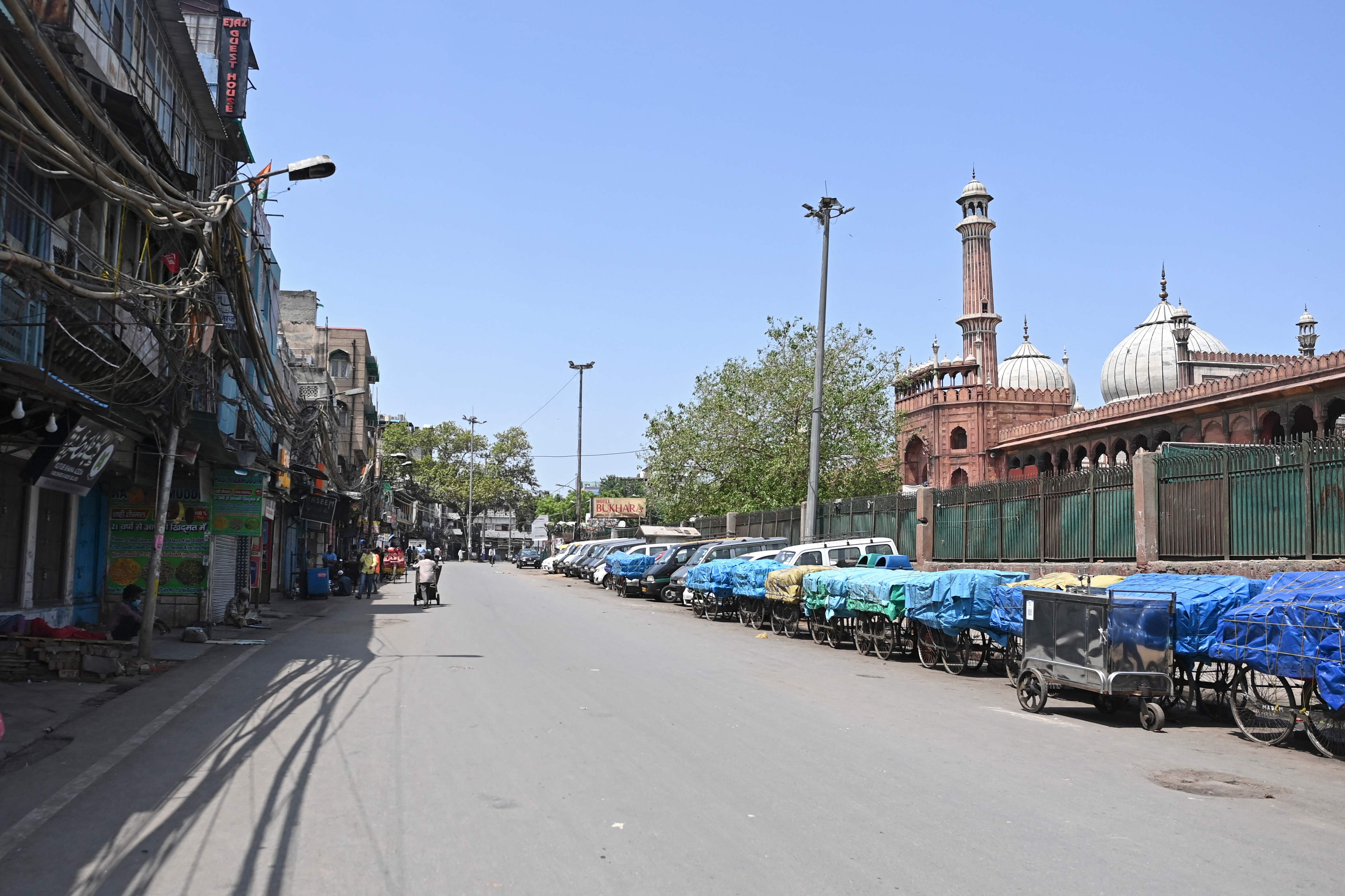 Jalanan di New Delhi terlihat lengang saat pemberlakuakn lockdown