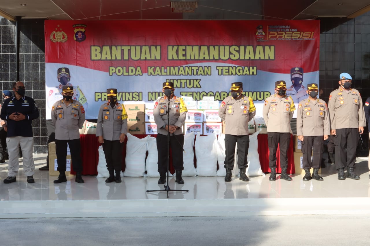 Pelepasan bantuan kemanusiaan untuk korban bencana di NTT dilakukan Kapolda Kalteng Irjen Pol. Dr. Dedi Prasetyo, M.Hum., M.Si., M.M.