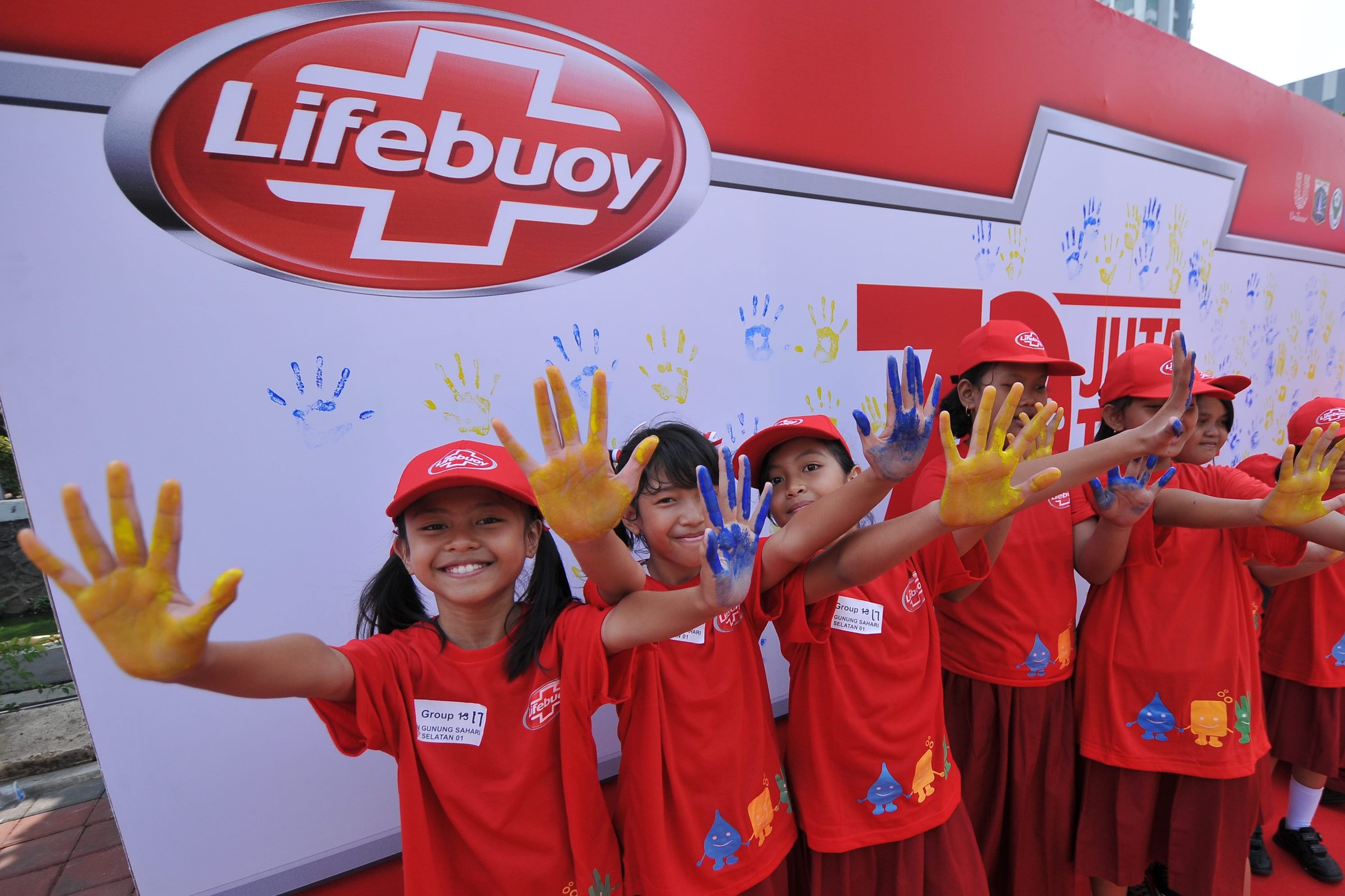 Sekitar 1.000 siswa SD dan ibu-ibu PKK DKI Jakarta memperingati Hari Cuci Tangan Sedunia di Jakarta Barat beberapa waktu lalu.