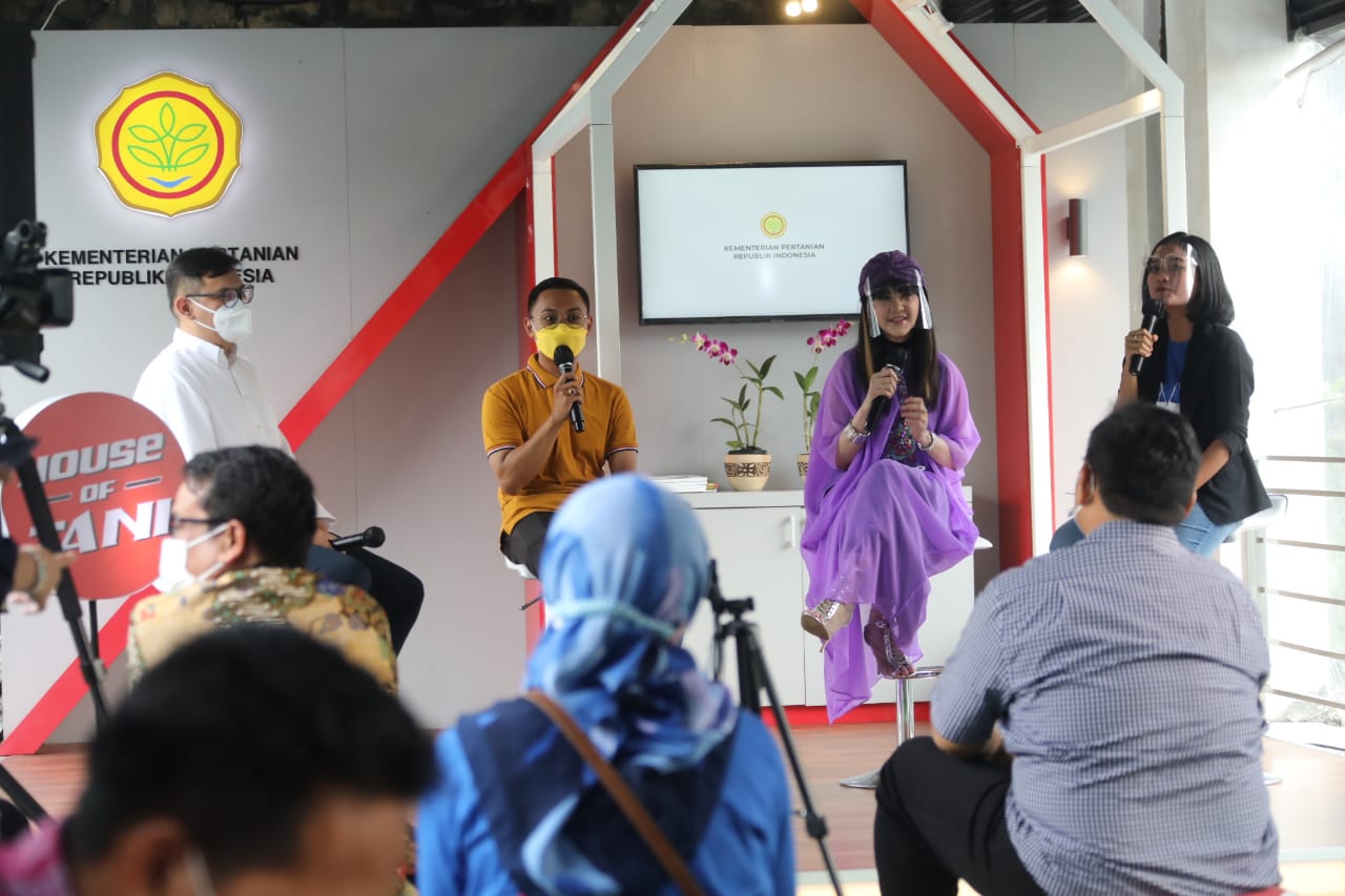 Penyanyi senior sekaligus Owner IP Chocolate, Ita Purnamasari, hadir menjadi narasumber dalam Tik Talk Spesial Ngabuburit Ramadan.