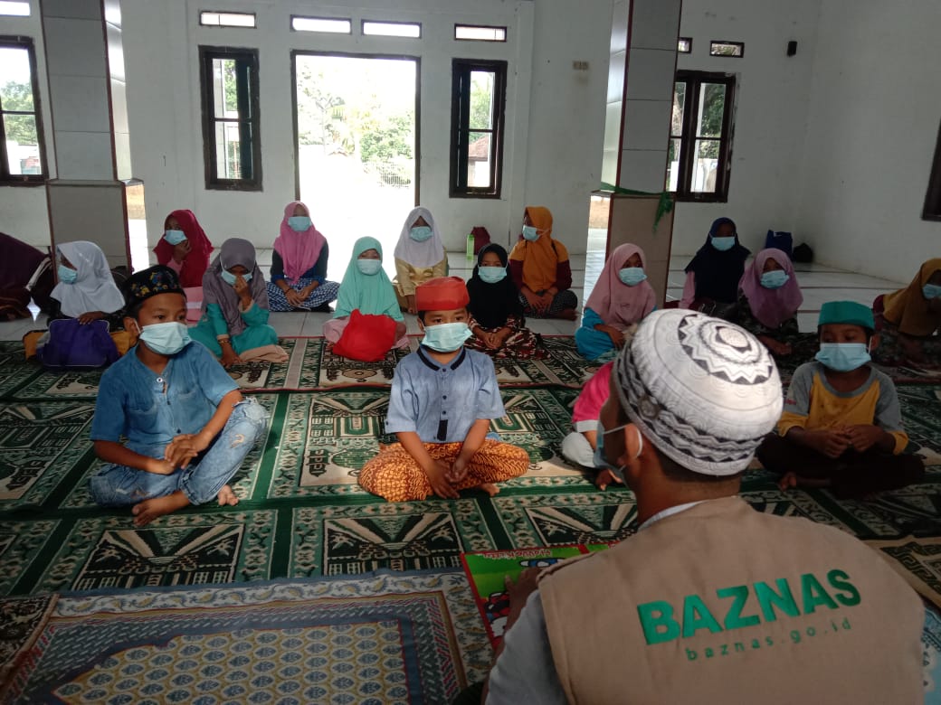 Baznas mengajak anak-anak dan remaja suku Baduy belajar agama di Kampung Sukatani, Jalupang Mulya, Leuwi Damar, Lebak, Banten. 