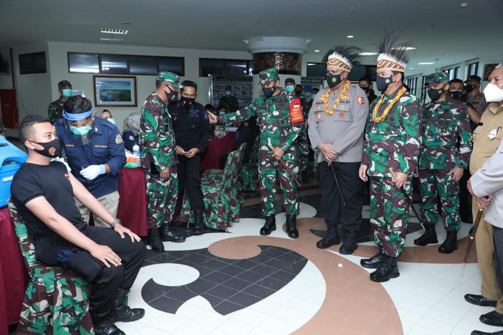 Panglima TNI Tinjau Serbuan Vaksin di Manokwari