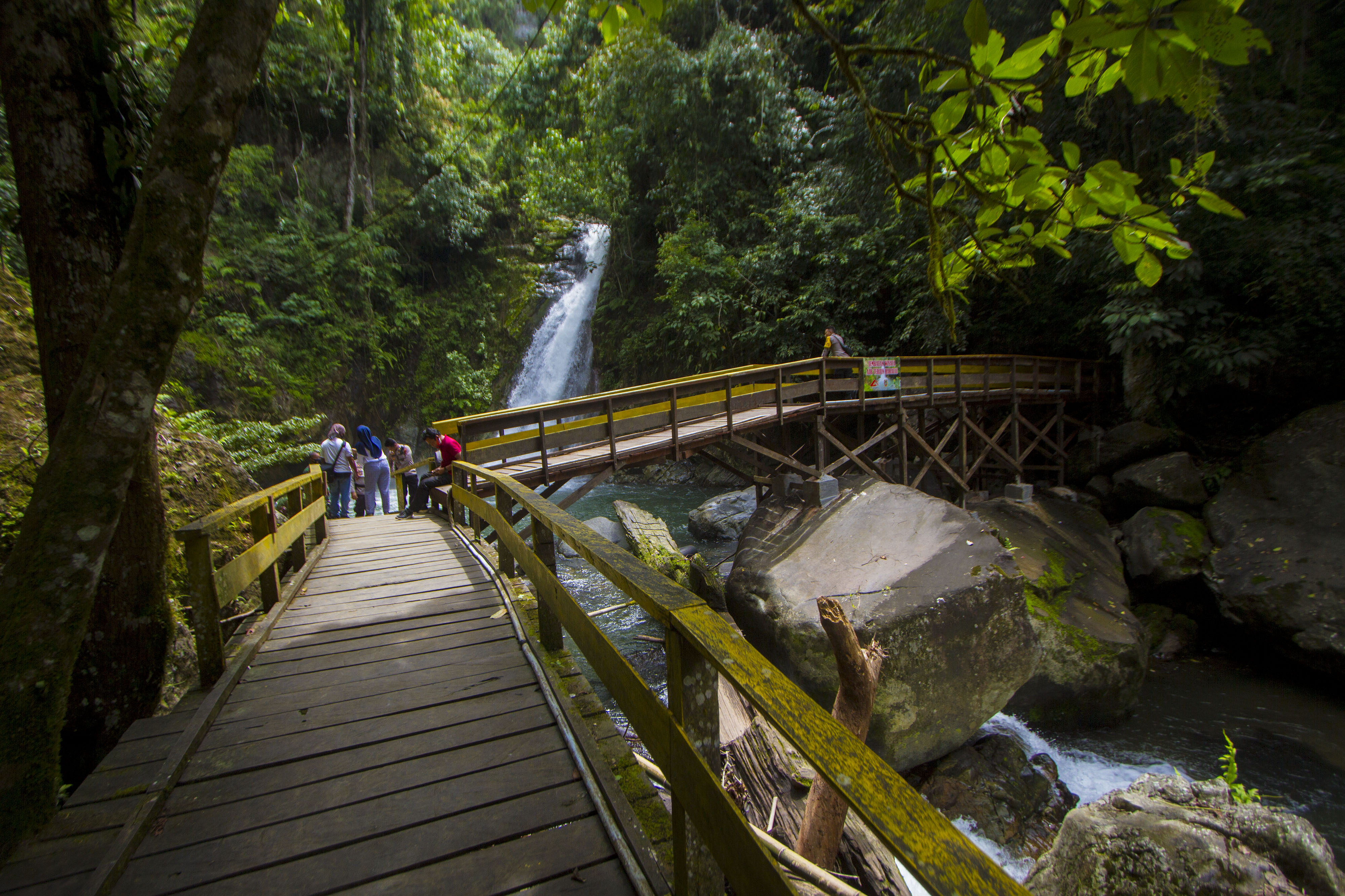 Air Terjun Haratai di Kalimantan Selatan yang dikelola Kelompok perhutanan sosial setempat