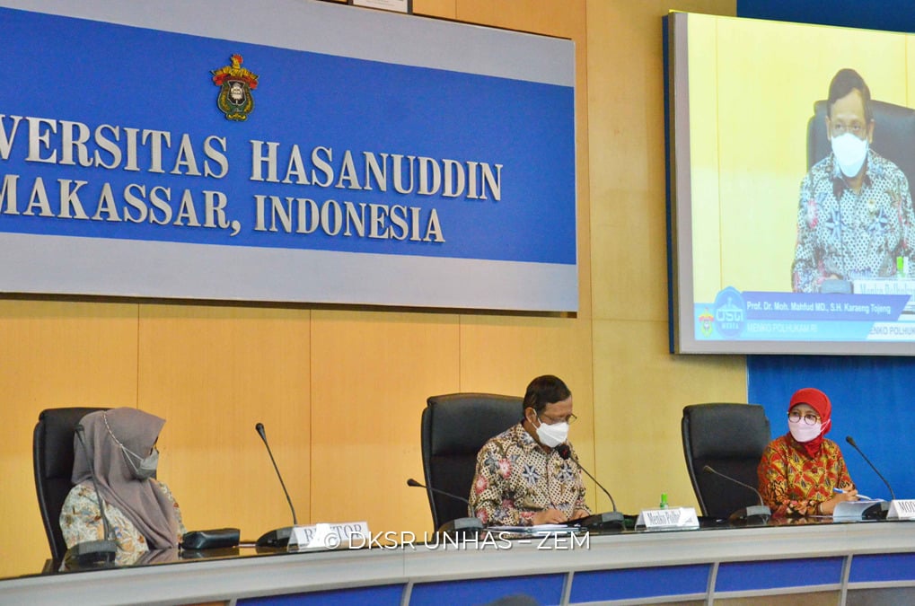 Menkopolhukam Mahfud MD saat menghadiri dialog dengan tema 'Demokrasi dan Nomokrasi: Tantangan Menuju Indonesia Maju' di Unhas, Sabtu (2n.