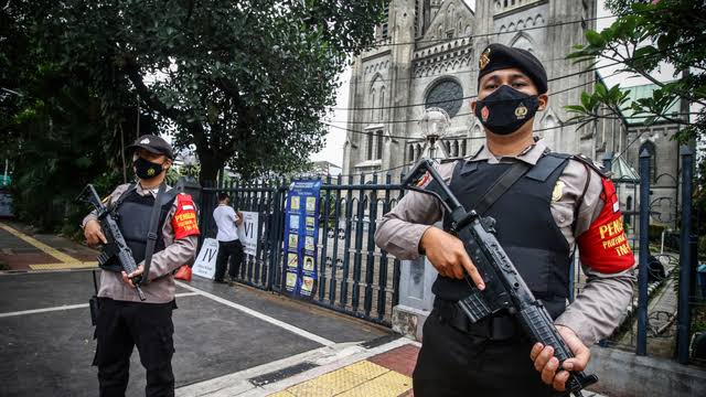 Penjagaan di depan Gereja Katedral, Jakarta
