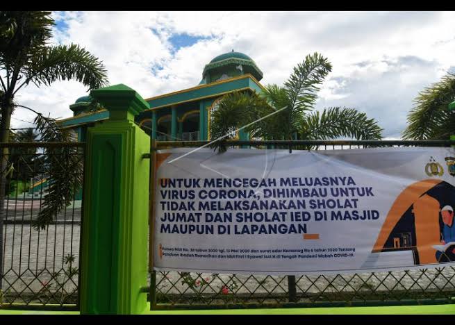 MUI Imbau Umat di Zona Merah Salat Id di Rumah