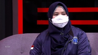 Sri Mulyati, berprofesi sebagai perawat ambulans untuk pasien COVID-19