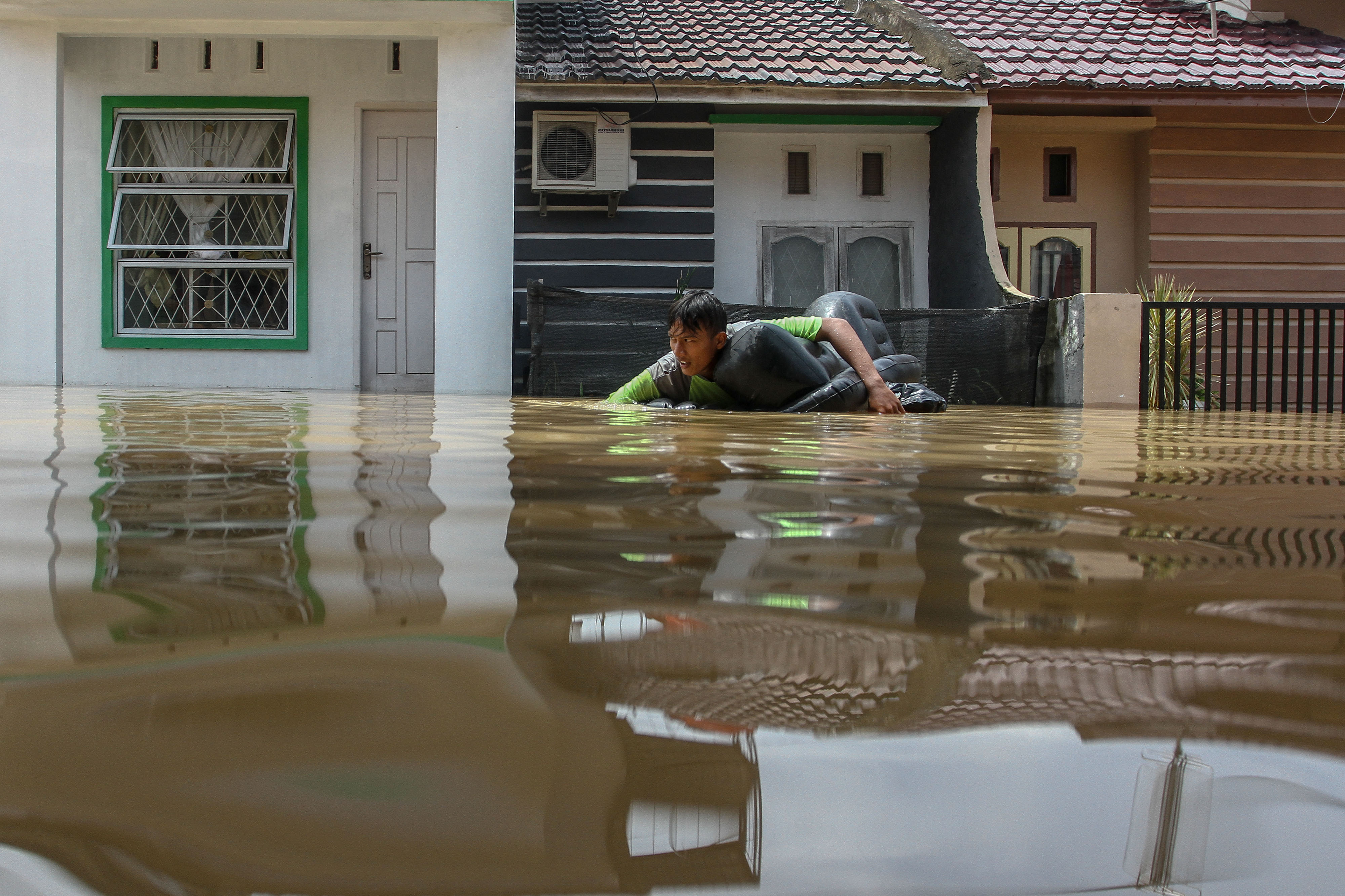 Akibat Sungai Meluap, Ribuan Rumah di Pasuruan Terendam Banjir