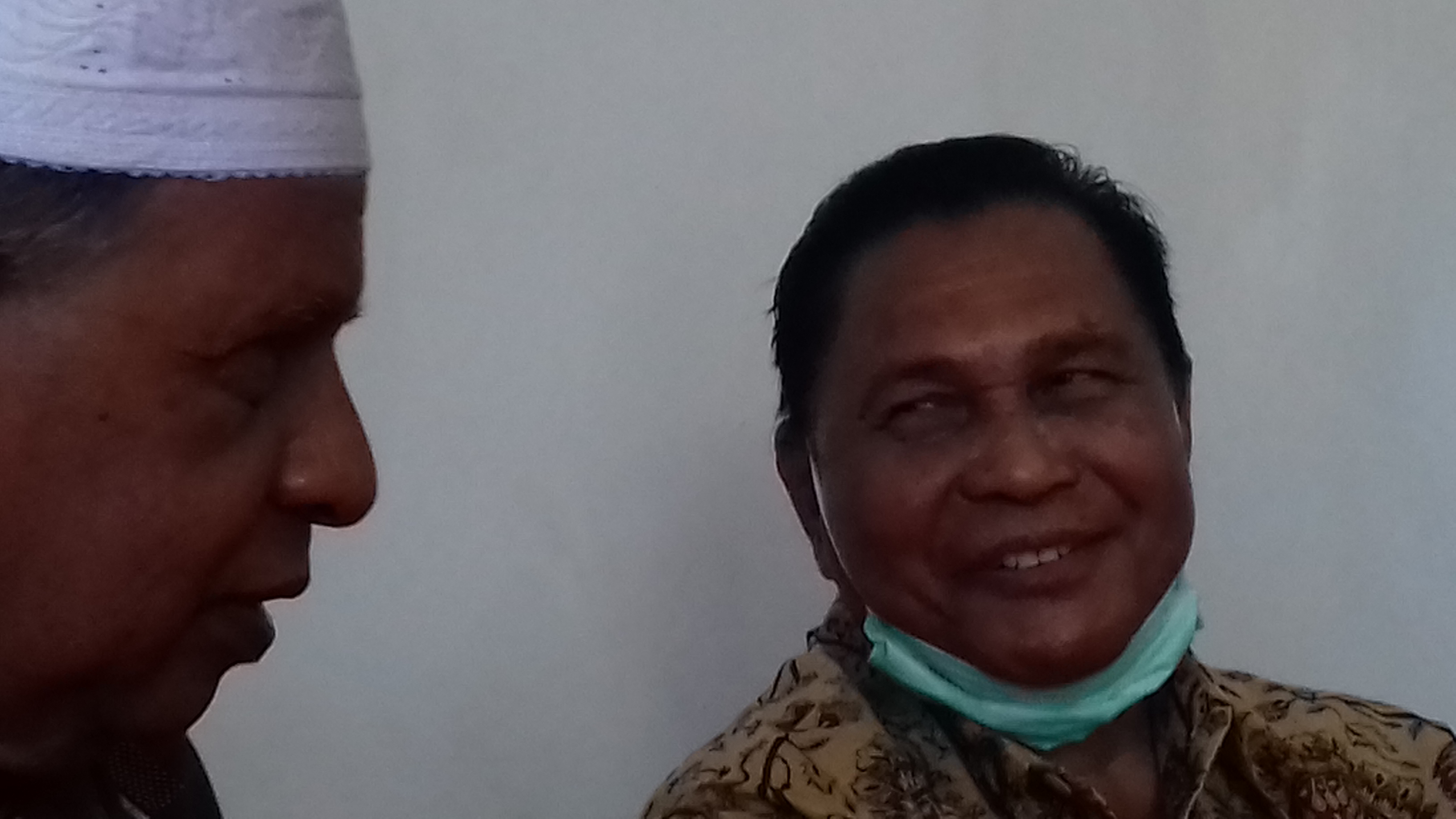 Wakil Komite II Dewan Perwakilan Daerah (DPD) yang membidangi ekonomi dan pertanian, Abdullah Puteh (kanan)