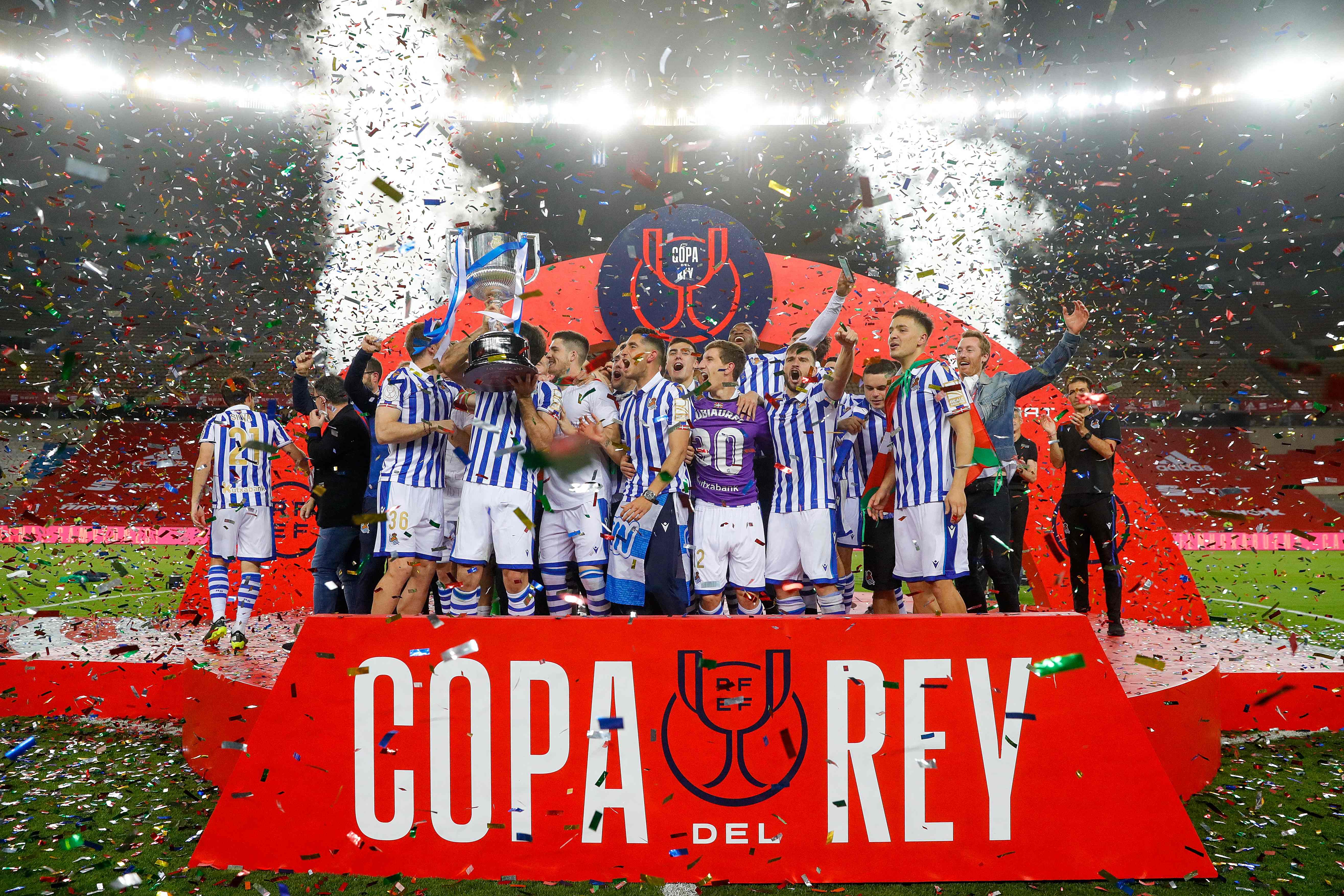 Real Sociedad Dedikasikan Juara Copa del Rey untuk Tim Medis
