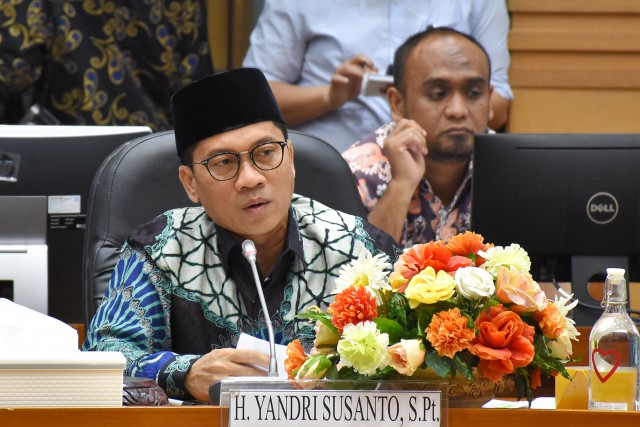  Ketua Komisi VIII DPR, Yandri Susanto.