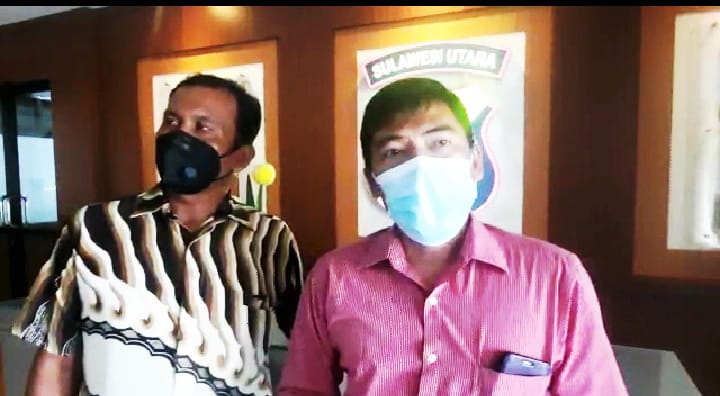 Kuasa hukum guru besar IPB, Steven Zeekeon (baju merah).