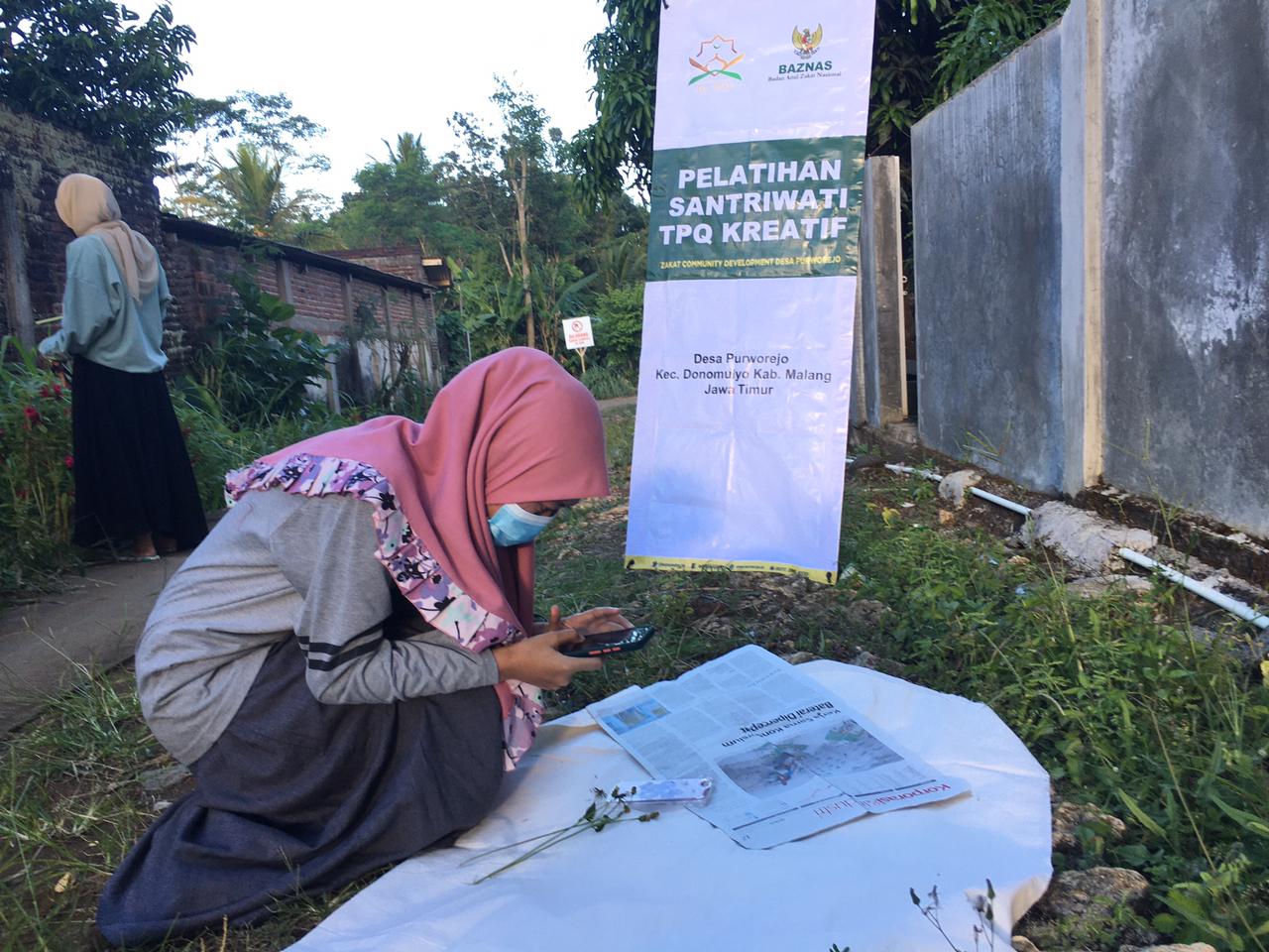 Baznas Latih Santri Buat Visual Produk dengan Smartphone 