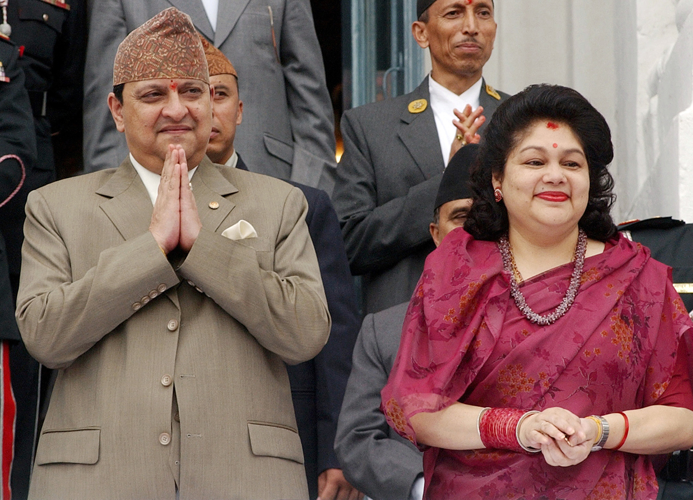 Mantan raja dan ratu Nepal, Gyanendra Bir Bikram Shah (kiri) dan Komal Rajya Laxmi Devi Shah