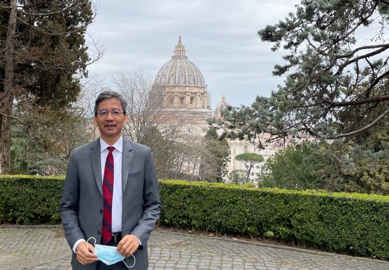 Dubes Indonesia Untuk Tahta Suci L. Amrih Jinangkung