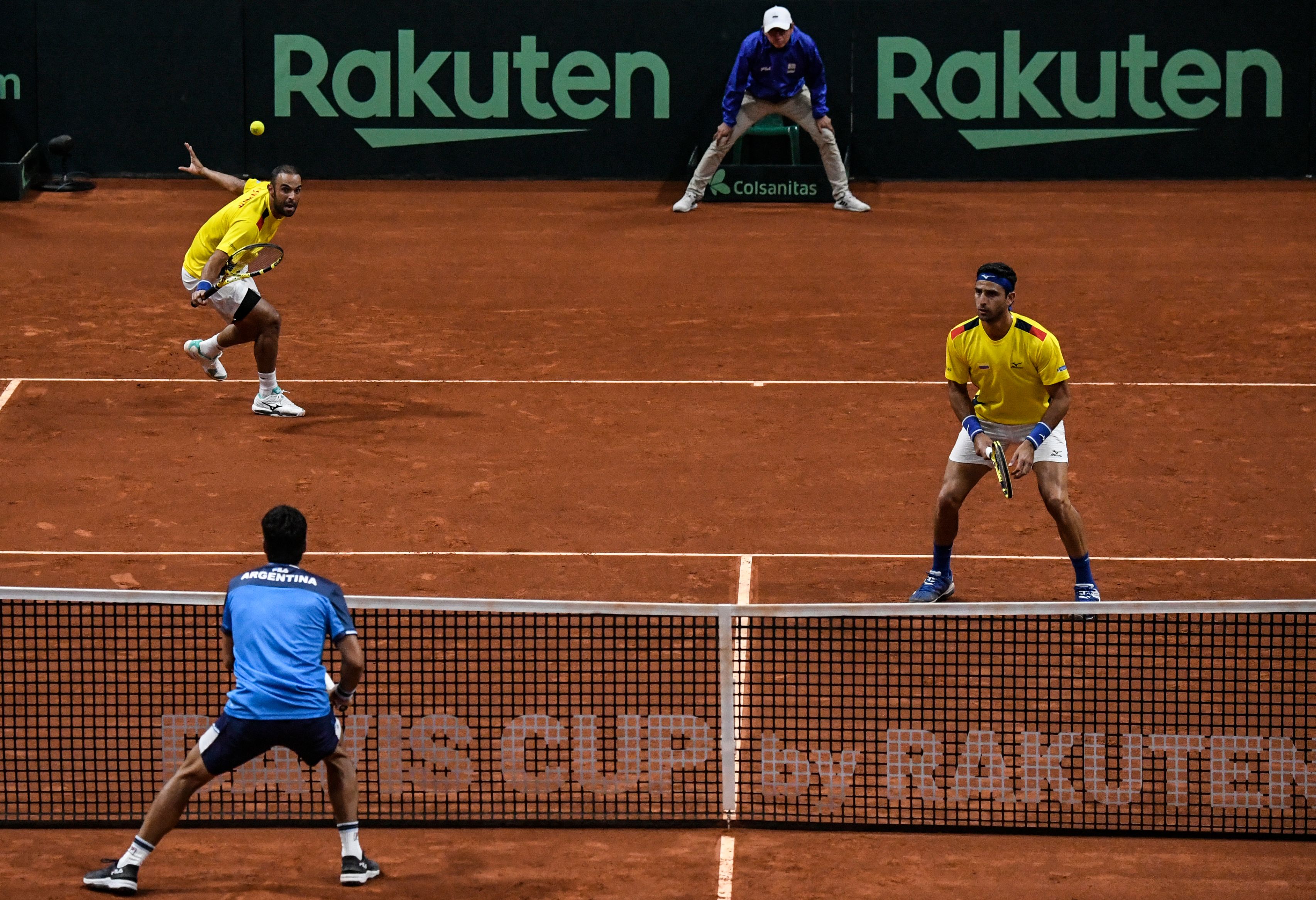 Laga babak penyisihan Piala Davis zona Amerika, antara tim Kolombia dengan pasangan Juan Sebastian Cabal dan Robert Farah berkaus kuning.   