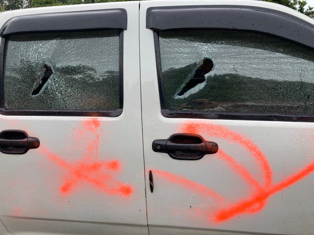 Mobil Victor Mambor yang Dirusak