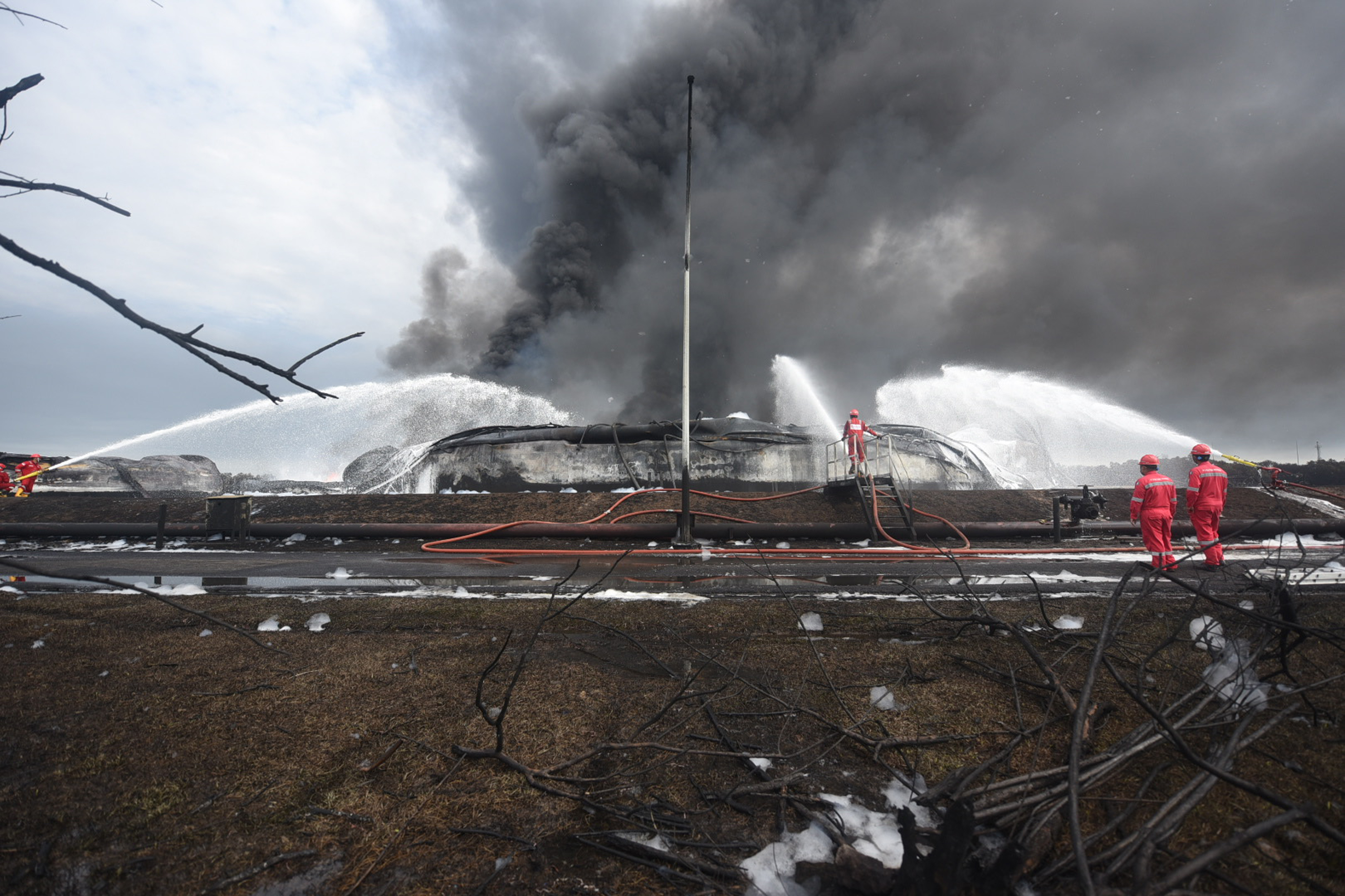 Kebakaran kilang minyak Pertamina di Balongan