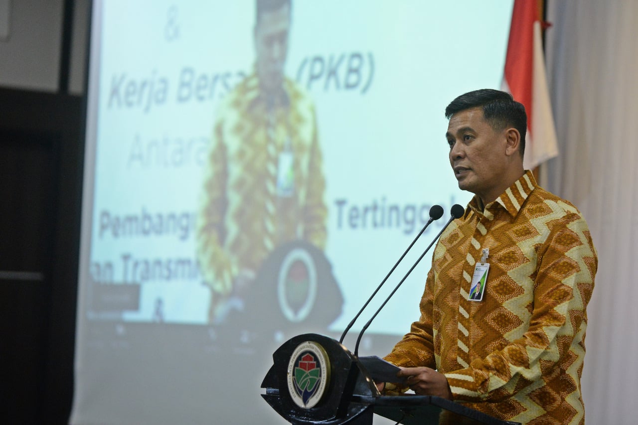 Direktur Utama BPJAMSOSTEK Anggoro Eko Cahyo memberi sambutan saat MoU. 