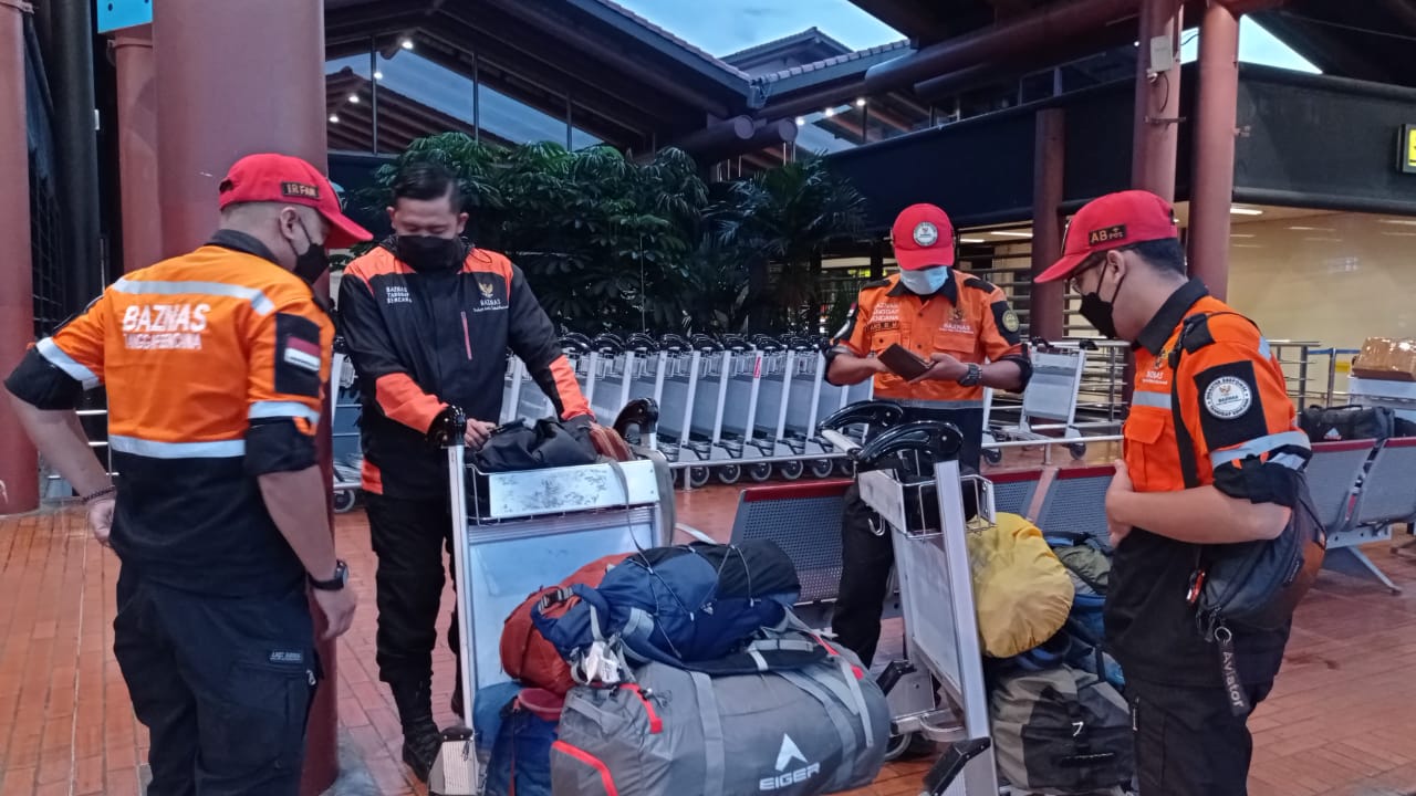 Tim Baznas Tanggap Bencana (BTB) pusat berada di Bandara Soekarno-Hatta dan siap bertolak ke Nusa Tenggara Timur (NTT).