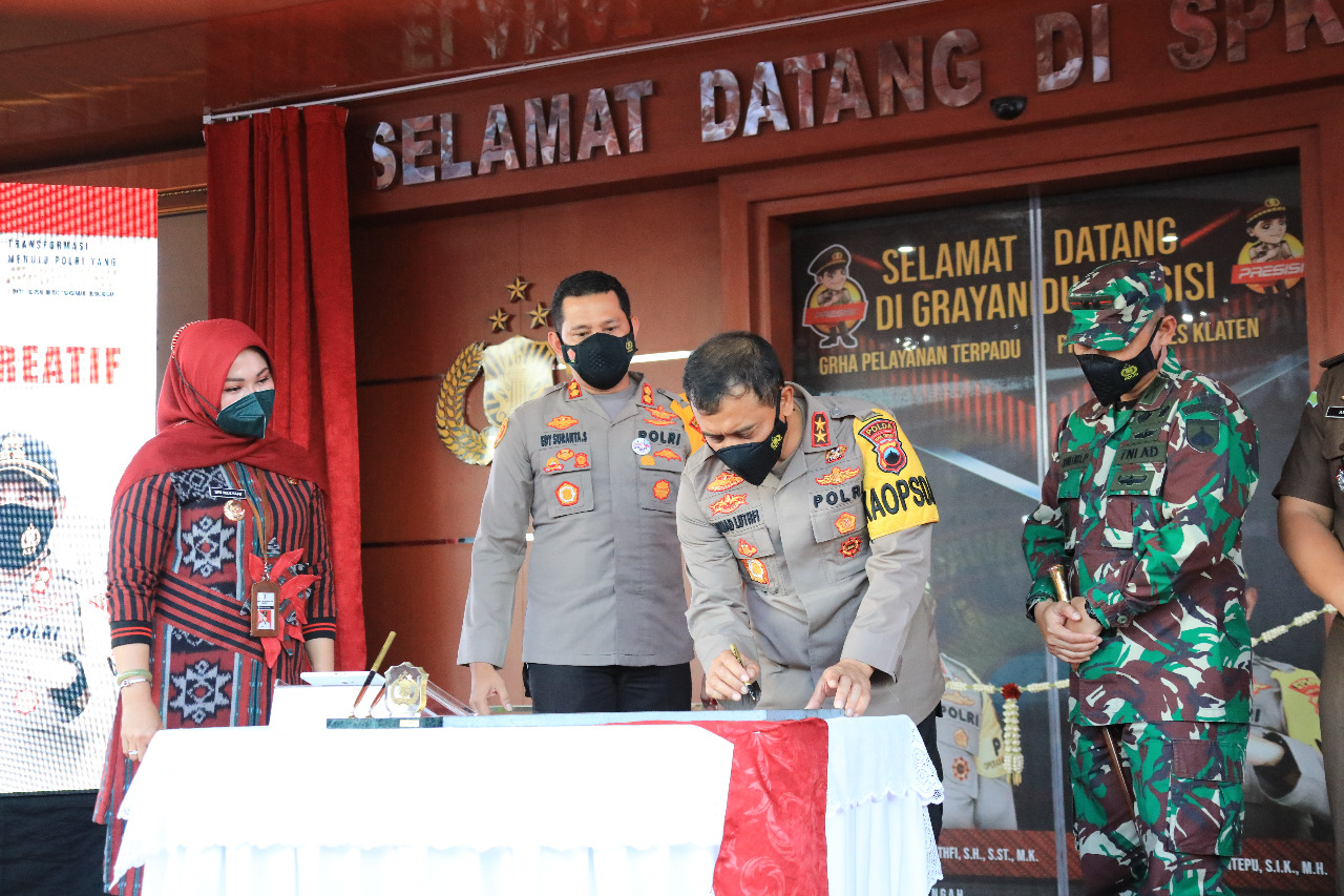 Kapolda Jateng Irjen Pol Ahmad Luthfi daniBupati Sri Mulyani meresmikan Grha Pelayanan Terpadu Presisi Polres Klaten, Selasa (20/4/2021).