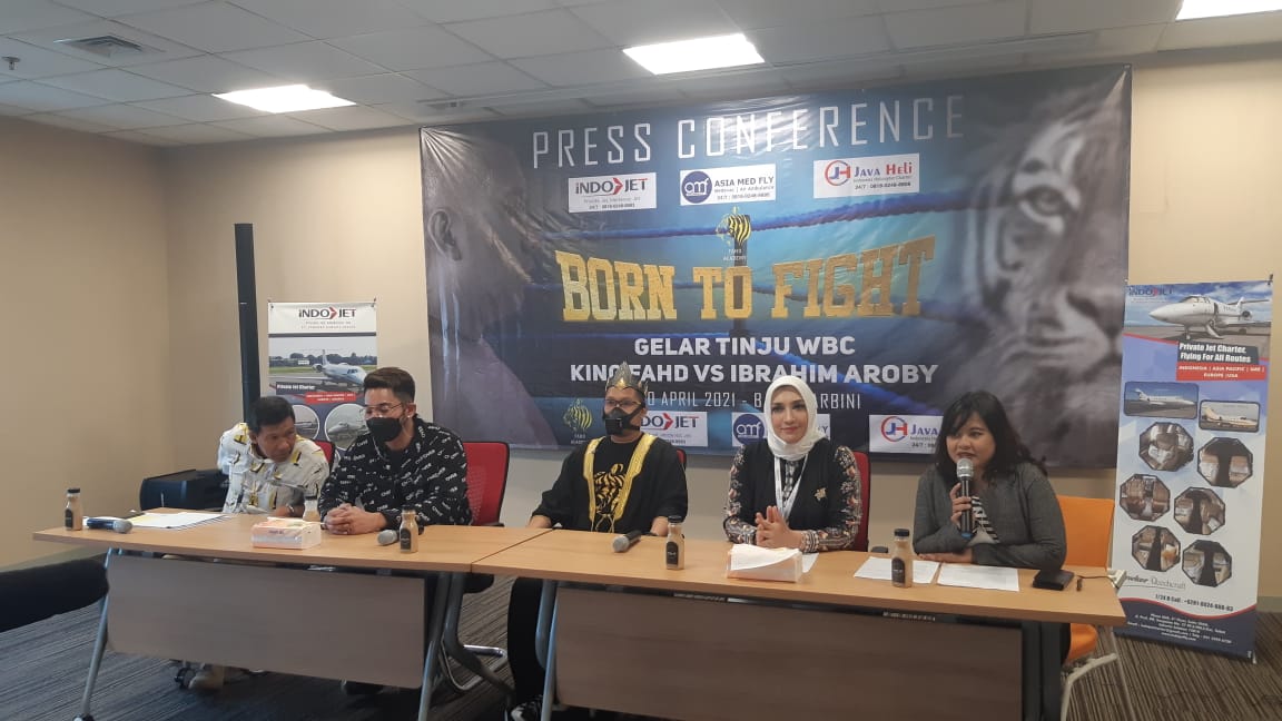 Konferensi pers pertandingan tinju.