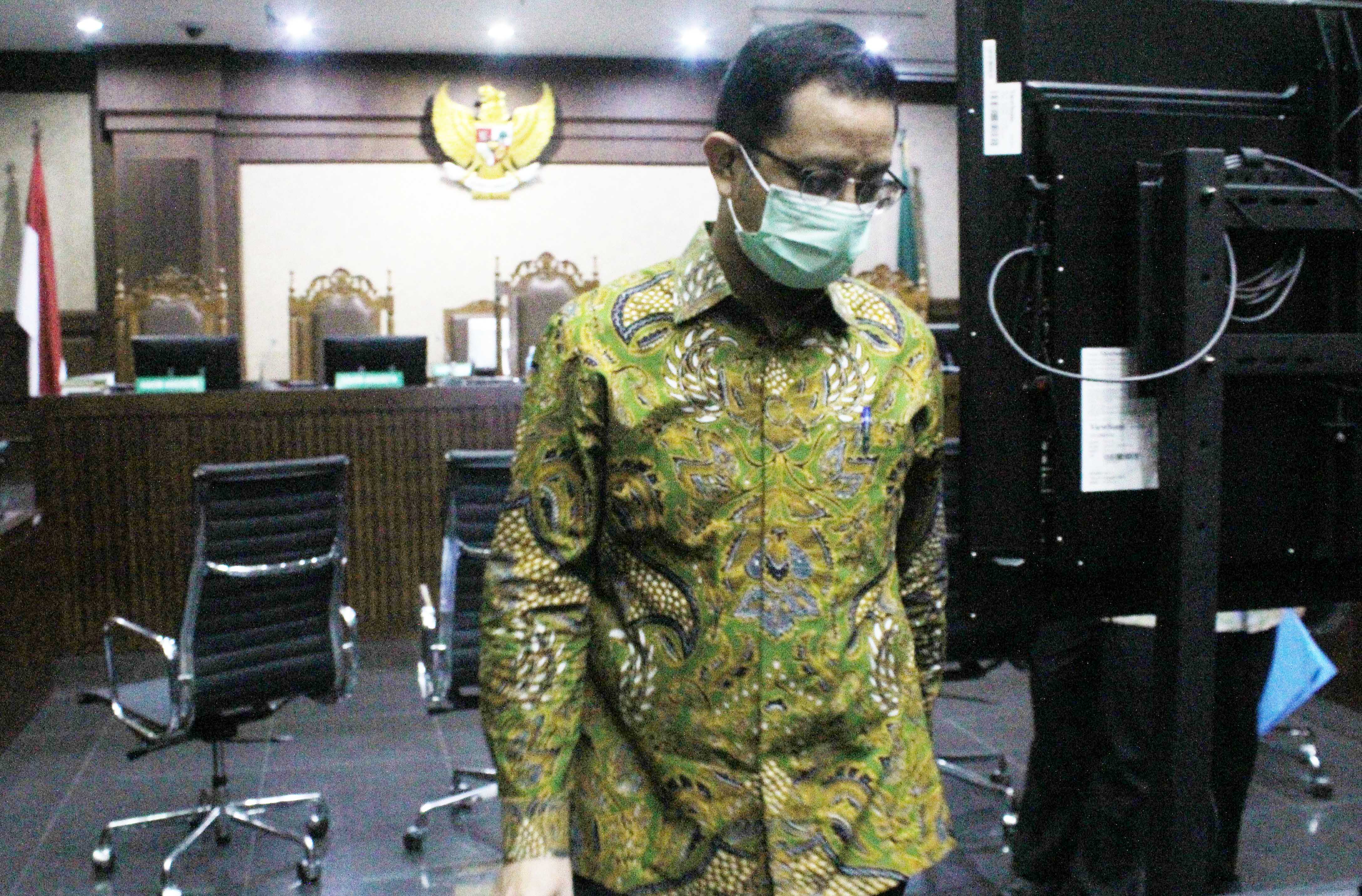 Mantan Menteri Sosial Juliari Batubara setelah menjalani sidang perdana di Pengadilan Tindak Pidana Korupsi , Jakarta, Rabu (21/4/2021)