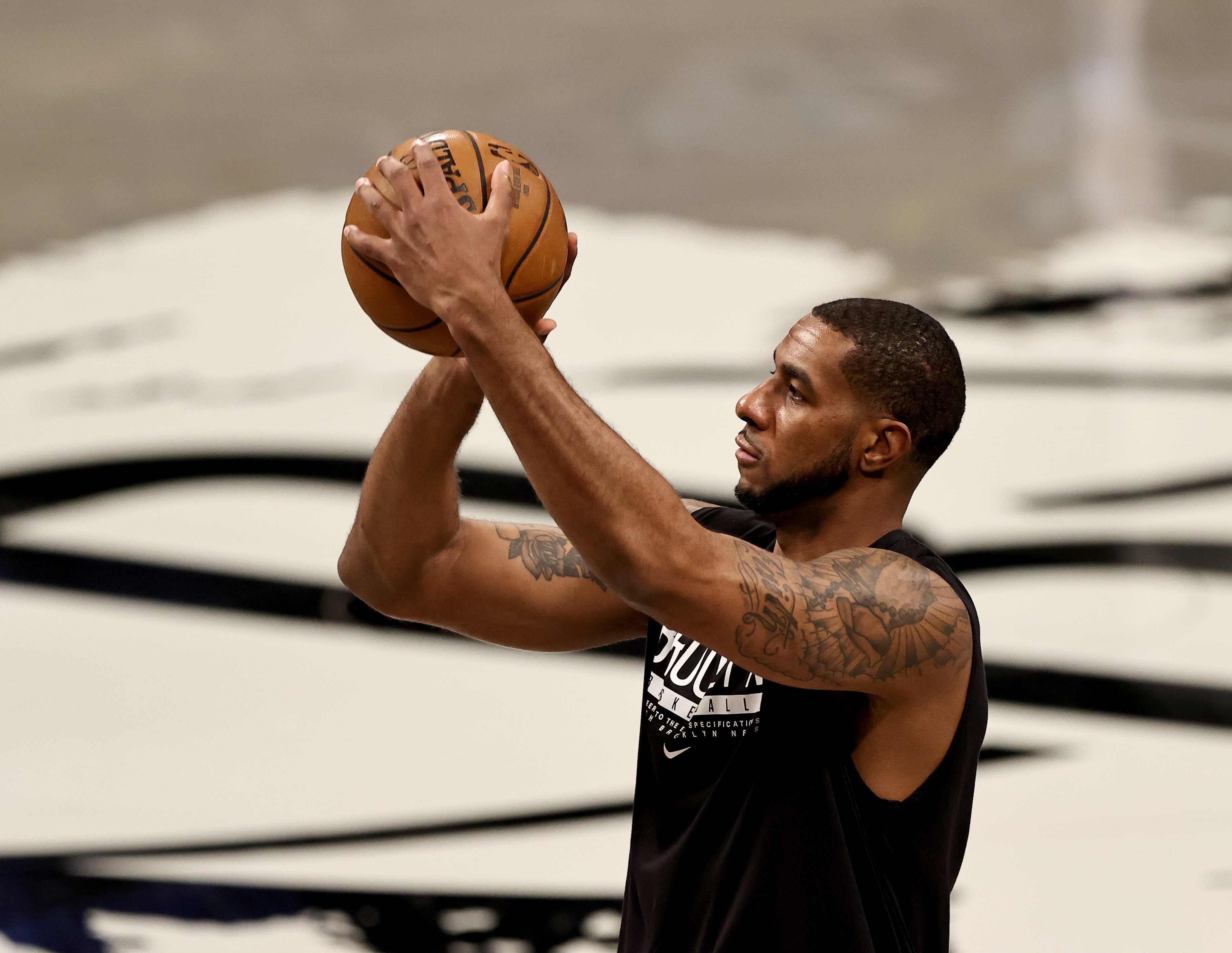 Aksi LaMarcus Aldridge saat memperkuta klub Brooklyn Nets.