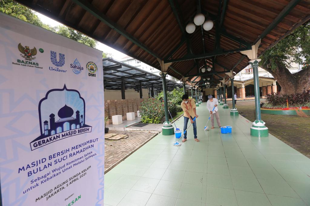 Bersamaan kedatangan bulan suci Ramadan, kegiatan sosial tahunan 'Gerakan Masjid Bersih' (GMB) kembali dilaksanakan. 
