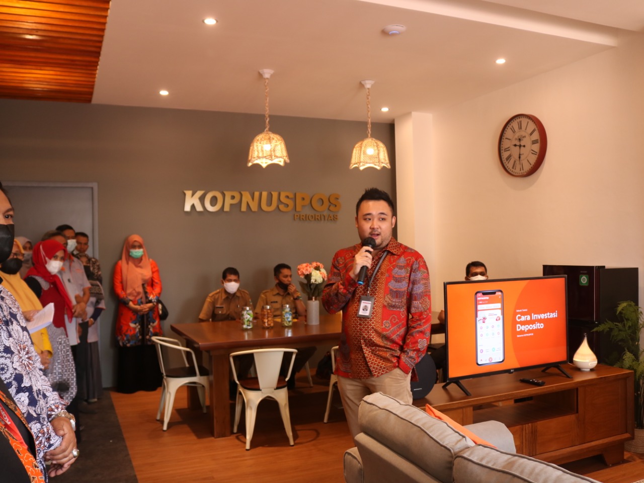 Acara pembukaan  Rumah Kopnuspos Prioritas baru. 