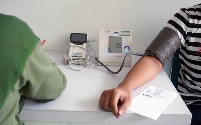 Sangat dianjurkan melakukan medical check up rutin untuk diri sendiri dan keluarga minimal 1 tahun sekali.